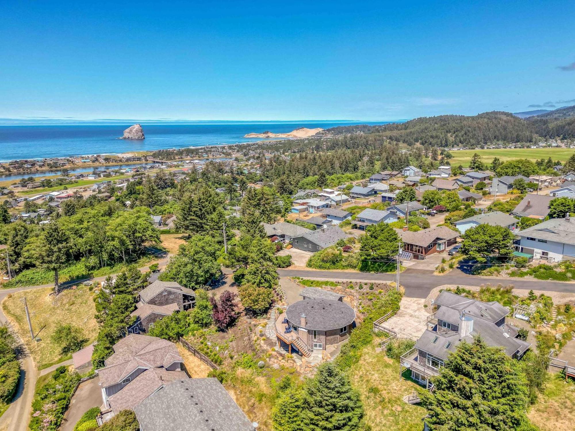 Summit Lighthouse Villa Pacific City Exterior photo